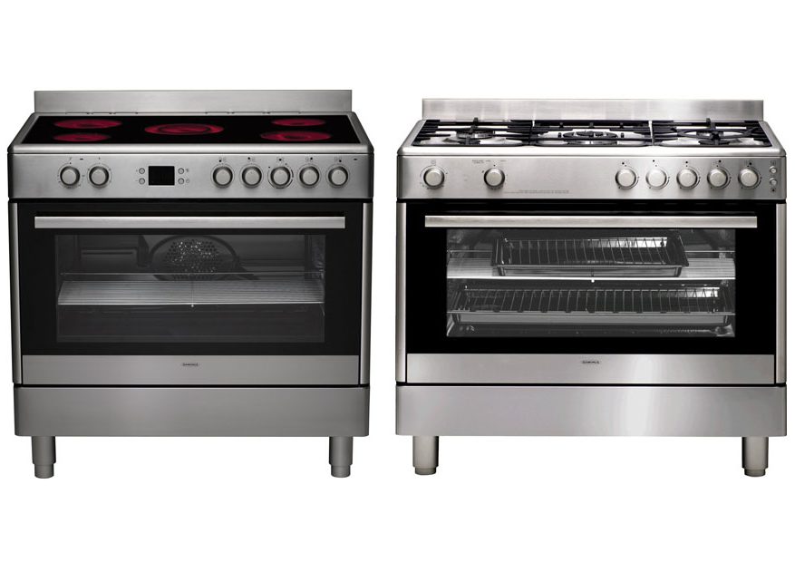 Choosing Between Gas Oven vs Electric Oven? How They Affect Your Baking